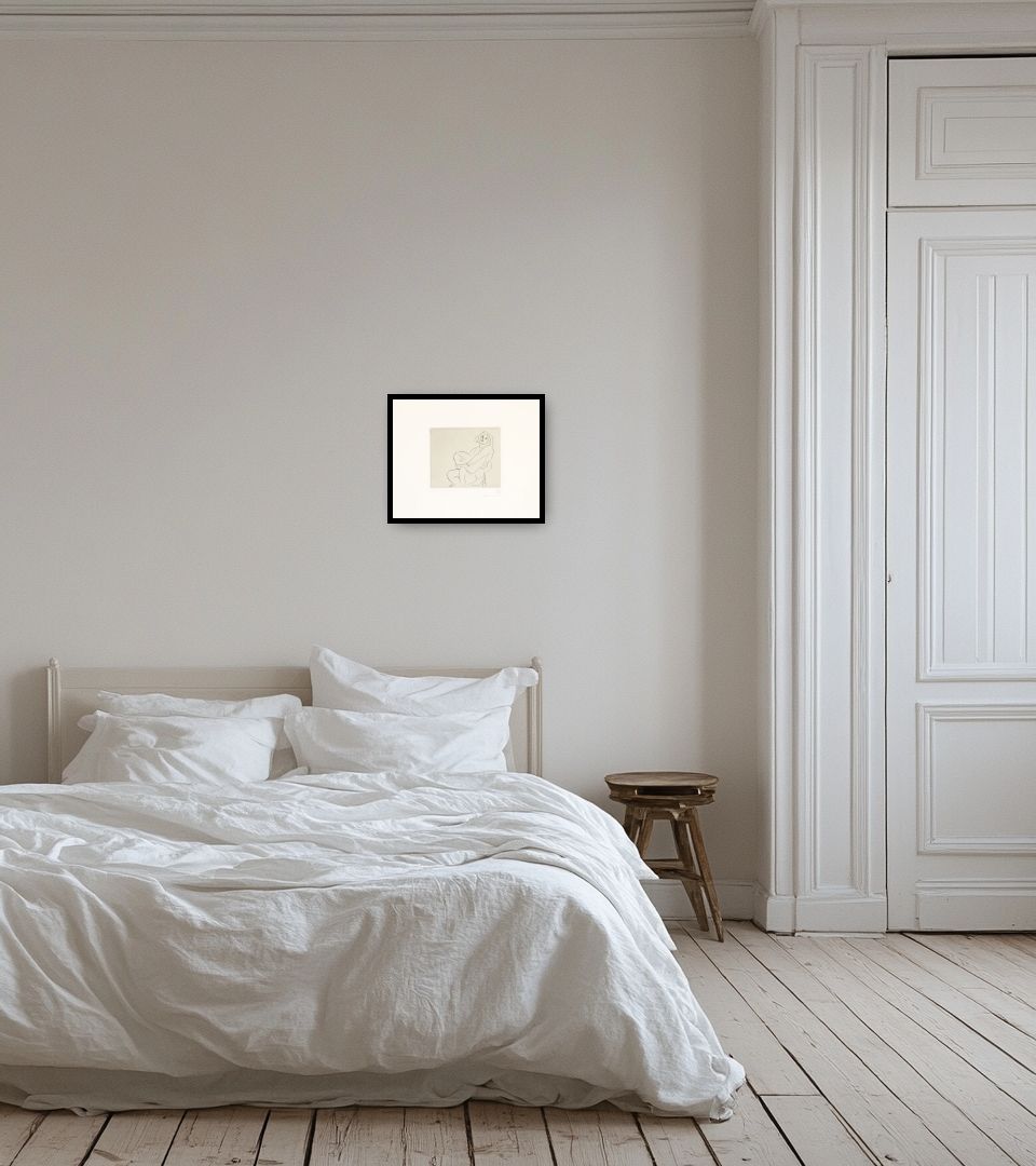 Print Jeune femme enserrant son genou gauche in light bedroom