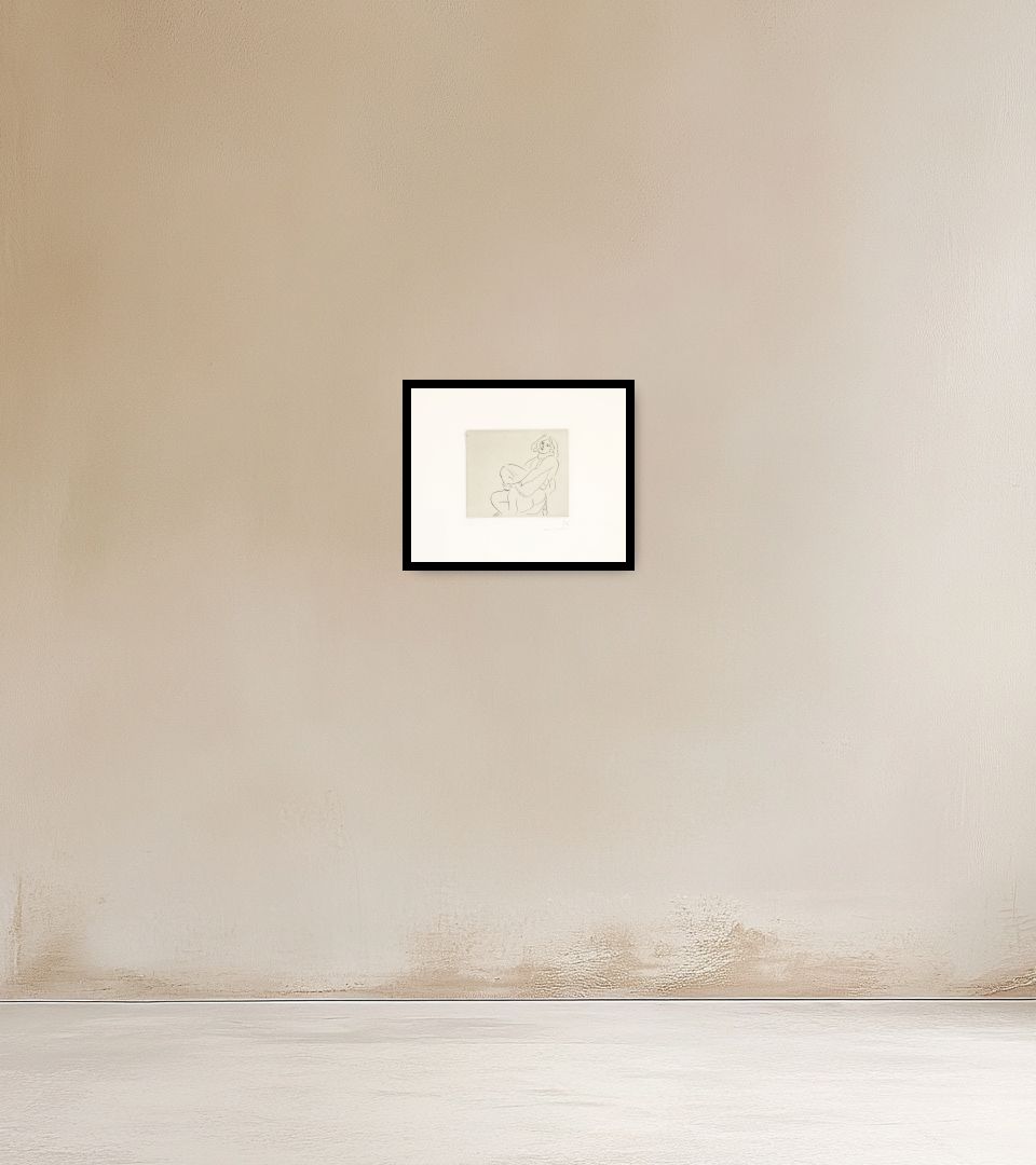 Print Jeune femme enserrant son genou gauche on warm wall